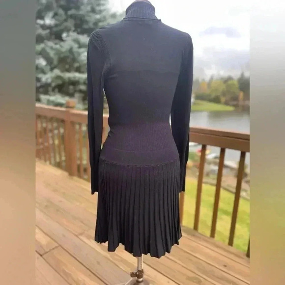 Venus black knit dress - Picture 2 of 3